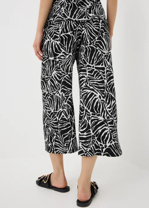 Black Leaf Textured Cropped Co Ord Trousers - 20 Image 2