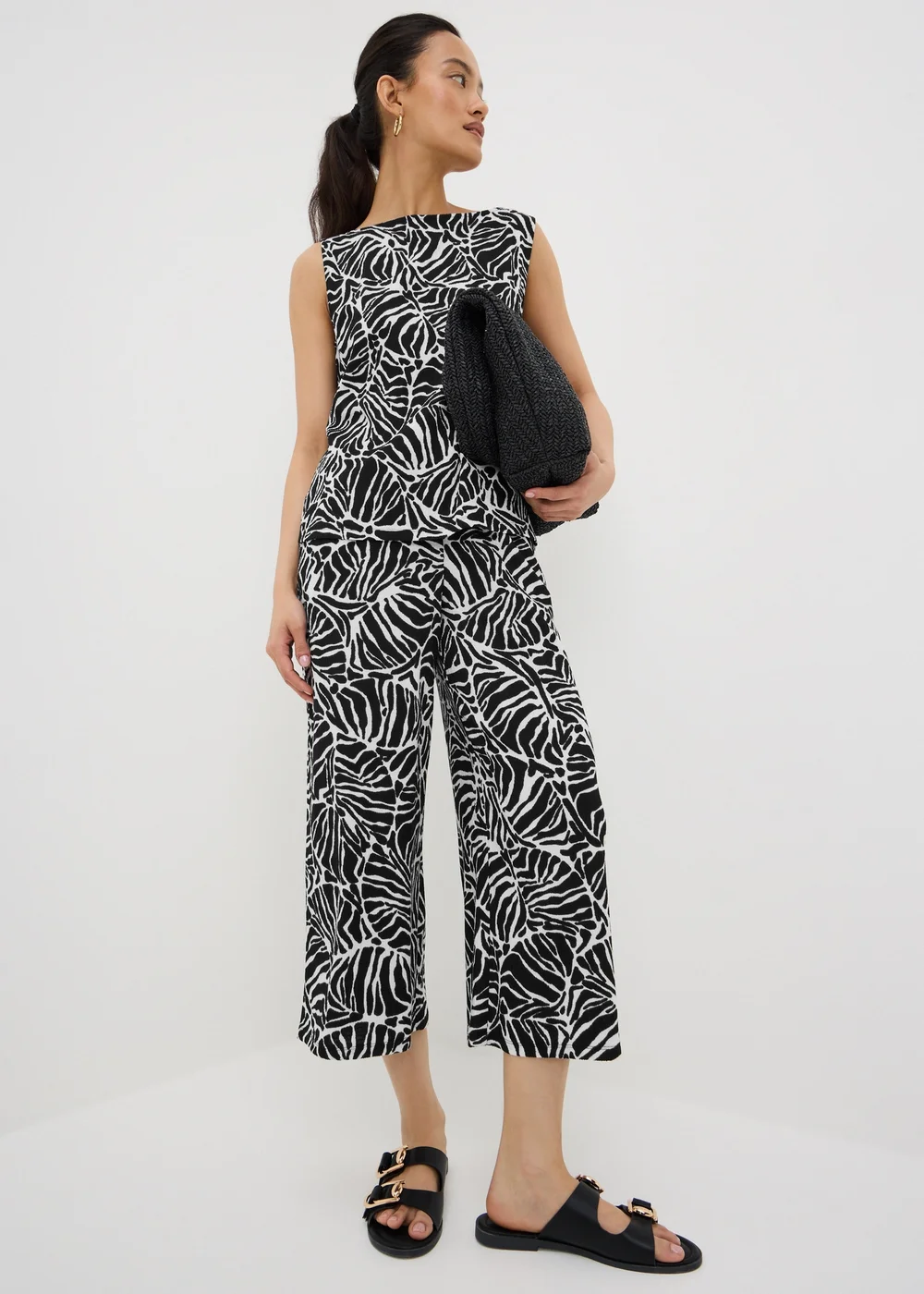 Black Leaf Textured Cropped Co Ord Trousers - 20 Image 1