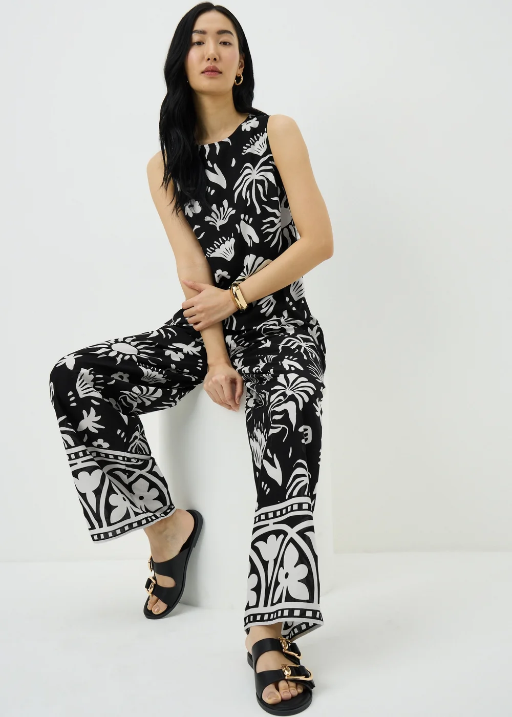 Black Sun Print Vest Co Ord Top - 22 Image 1