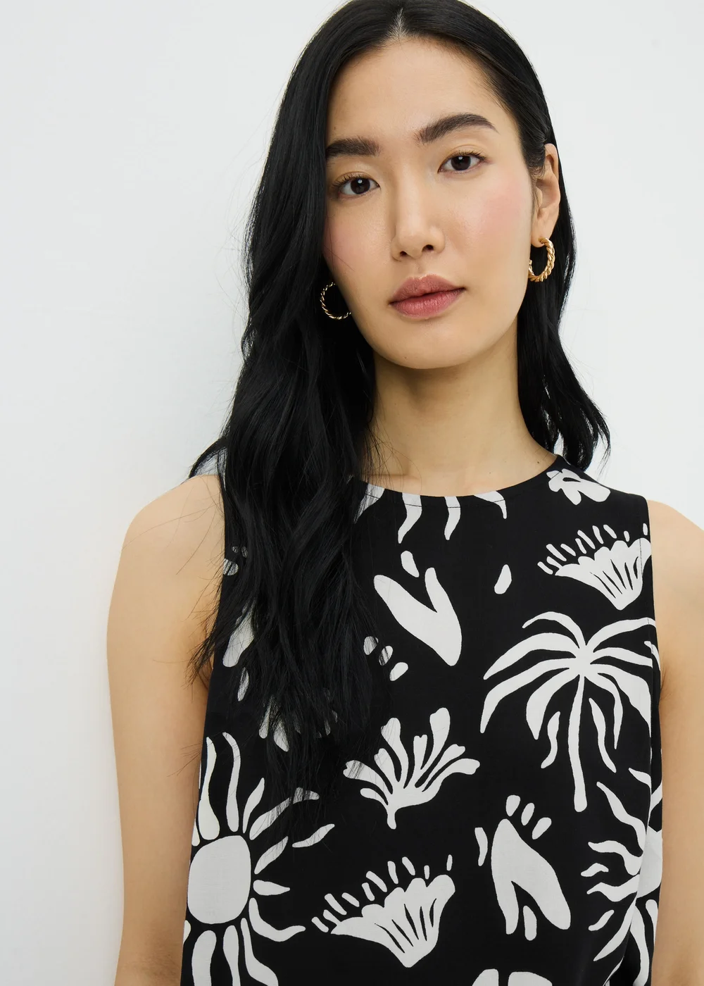 Black Sun Print Vest Co Ord Top - 22 Image 3