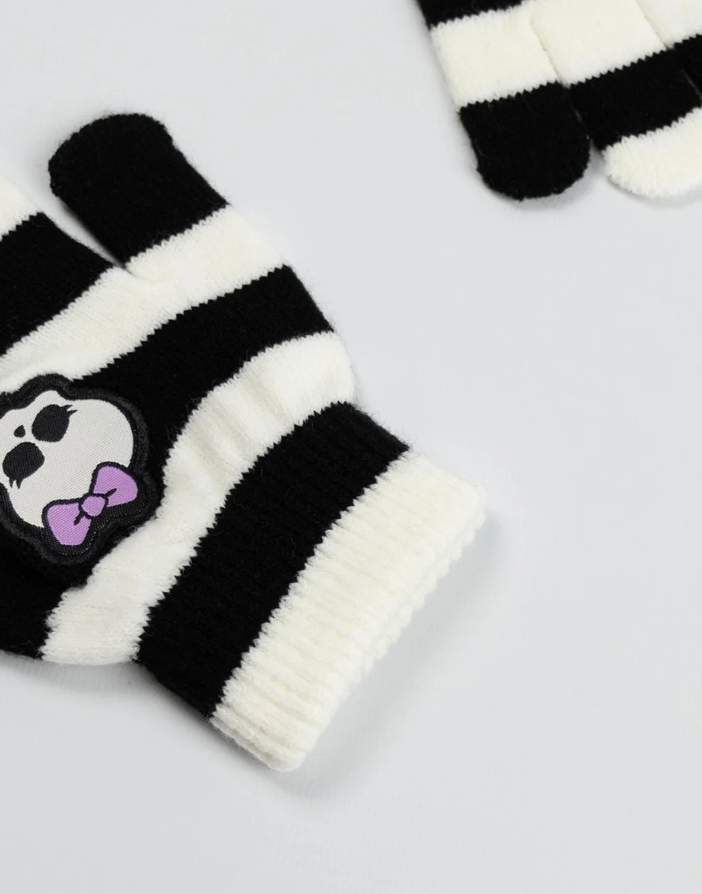Vanilla Underground Monster High Kids Black Beanie & Gloves - One Size Image 5