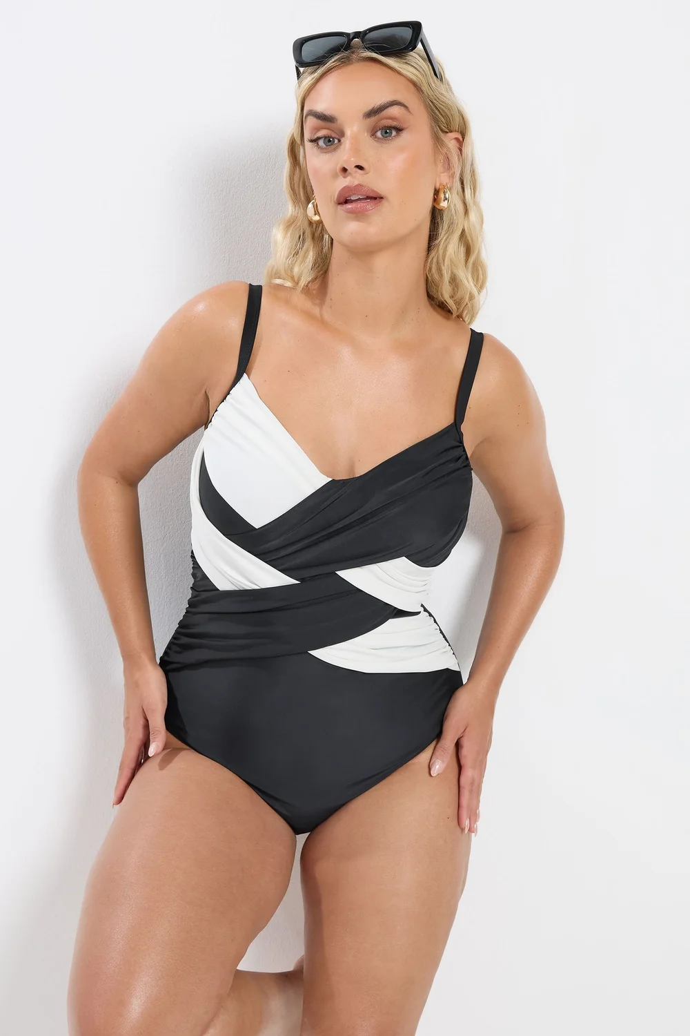 Yours Curve Black & White Contrast Super Sculpt Swimsuit - Size 16 Image 4