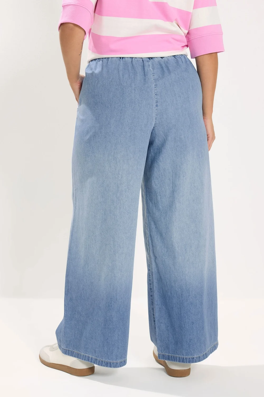 Yours Curve Mid Blue Wide Leg Jeans - 20/L30 Image 3