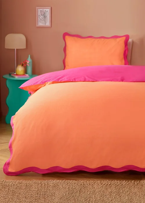 Furn Wiggle Scallop Coral Duvet Cover Set - Single Image 1