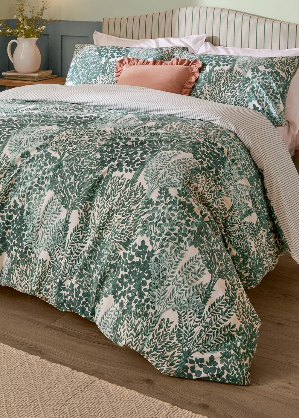 Wylder Topiary Reversible Green Duvet Cover Set - Single Image 2