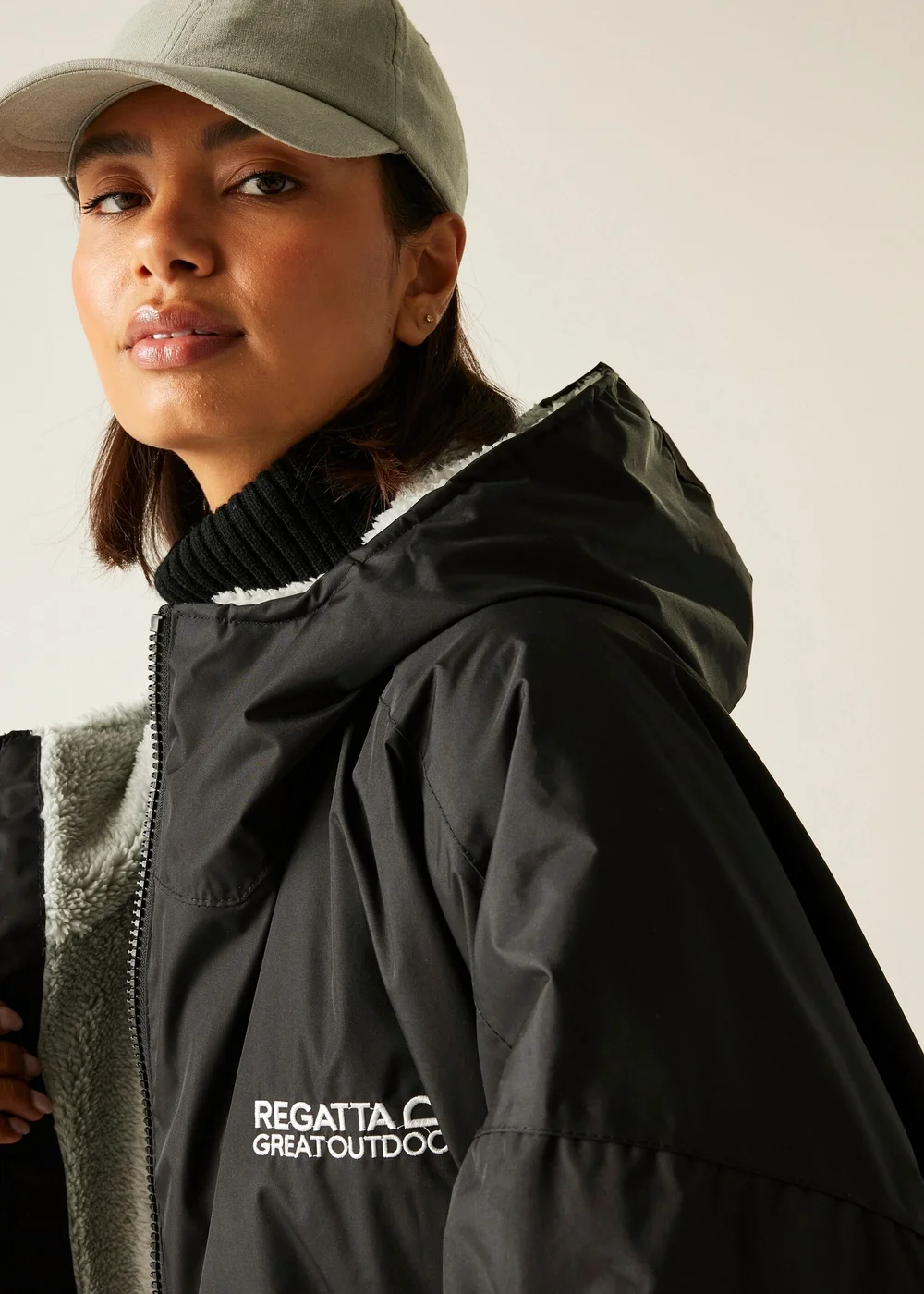 Regatta Black Adult Waterproof Robe with Hydrafort Technology - XS-S Image 4