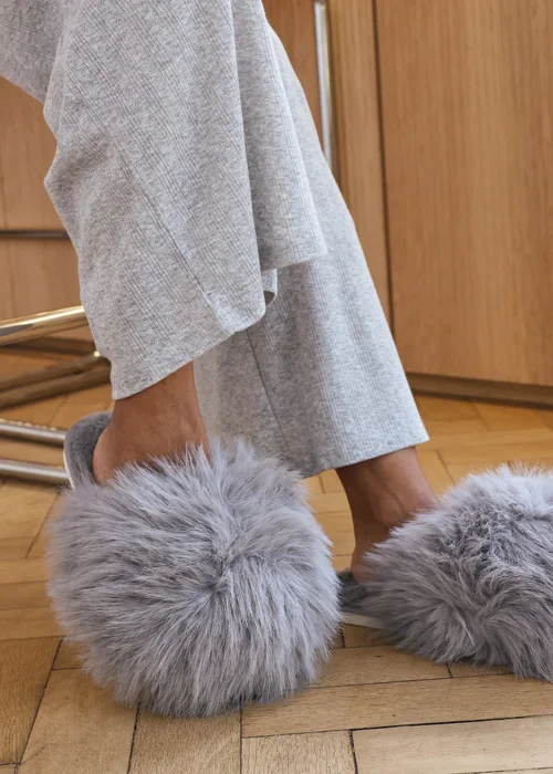 Where's That From Inez Ultimate Fluffy Grey Fur Mule Slippers - 6 Image 2