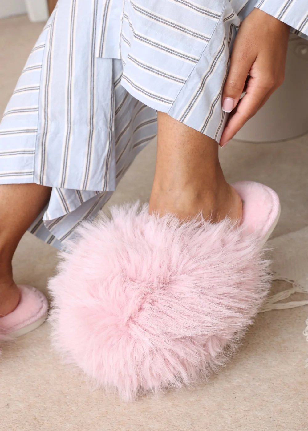 Where's That From Keira Pink Extreme Fluffy Oversized Faux Fur Slippers - 5 Image 6