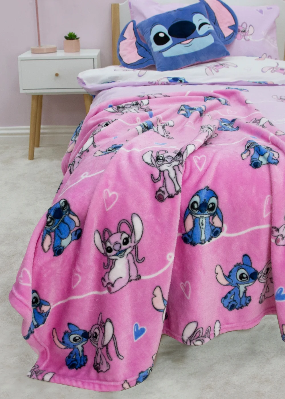 Lilo & Stitch Pink Chill Fleece Blanket - 100 x 150 Image 1
