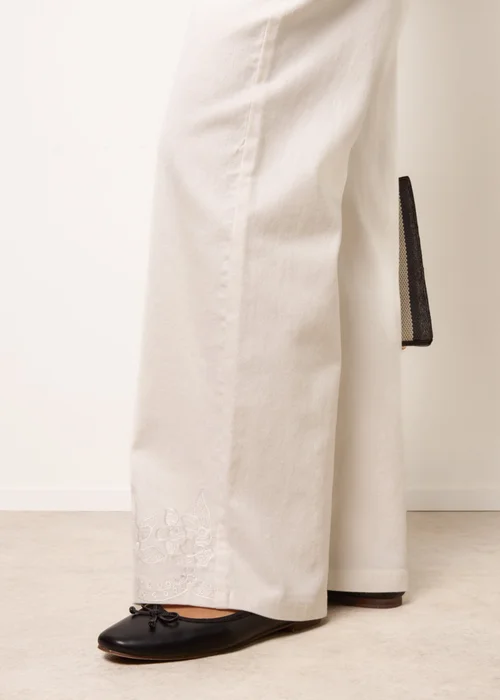 Blue Vanilla White Floral Embroidered Detailed Flared Jeans - M Image 3
