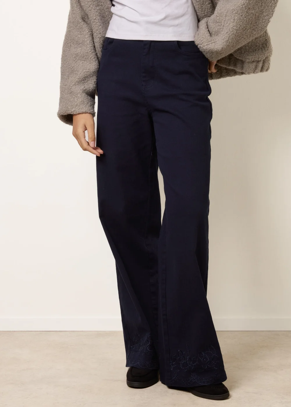 Blue Vanilla Navy Floral Embroidered Detailed Flared Jeans - L Image 2