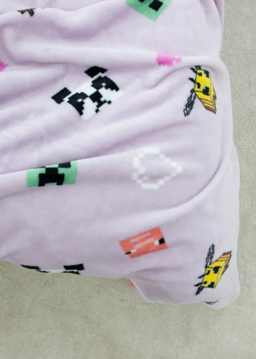 Minecraft Closeup Lilac Fleece Blanket - 100 x 150 Image 3