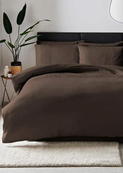 Chocolate Brown Grid Pinsonic Duvet Set - Single Image 1