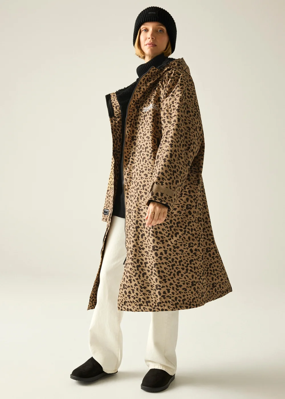 Regatta Abstract Leopard Spot Adult Waterproof Robe with Hydrafort Technology - XS-S Image 3