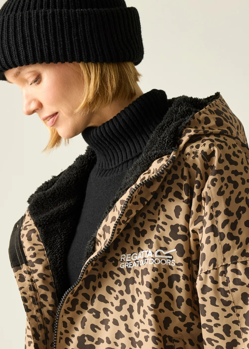 Regatta Abstract Leopard Spot Adult Waterproof Robe with Hydrafort Technology - XS-S Image 6