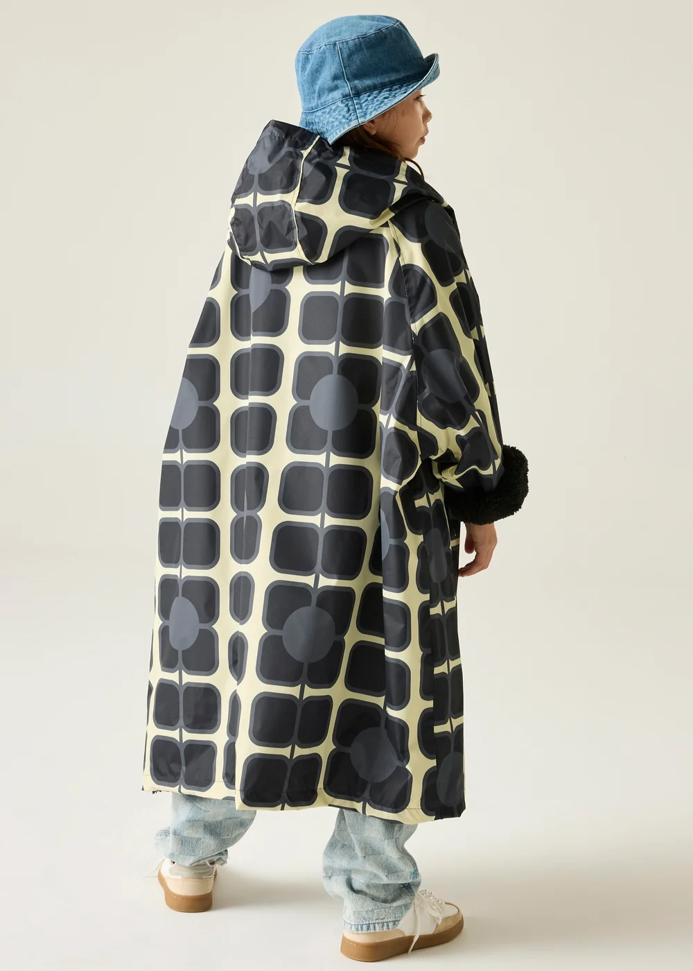 Orla Changing Robe Regatta Giant Poppy Mono Orla Waterproof Changing Robe with Hydrafort ...