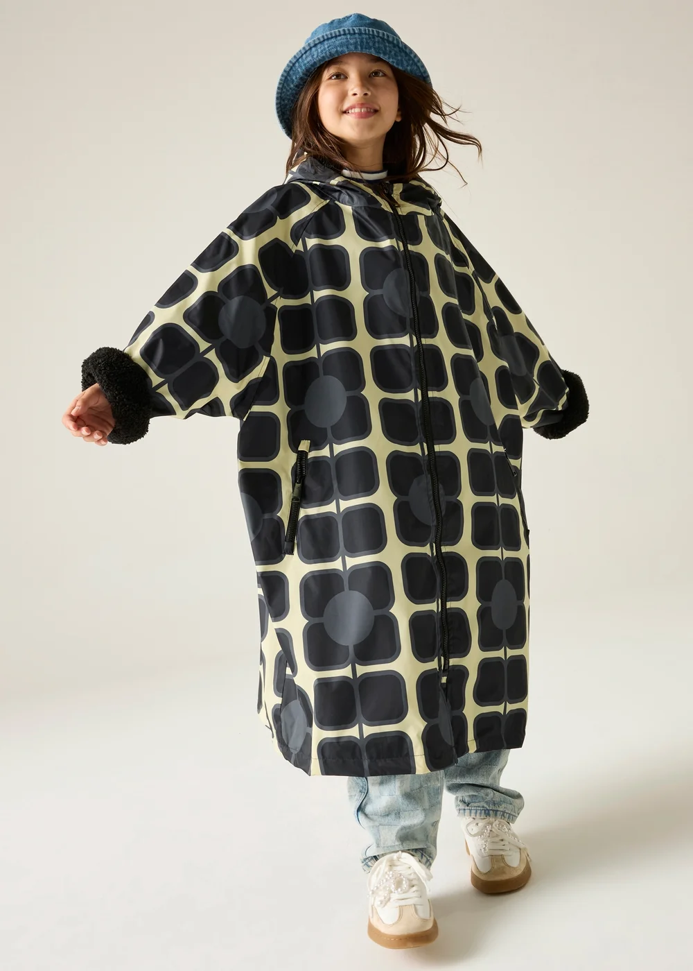 Orla Changing Robe Regatta Giant Poppy Mono Orla Waterproof Changing Robe with Hydrafort ...