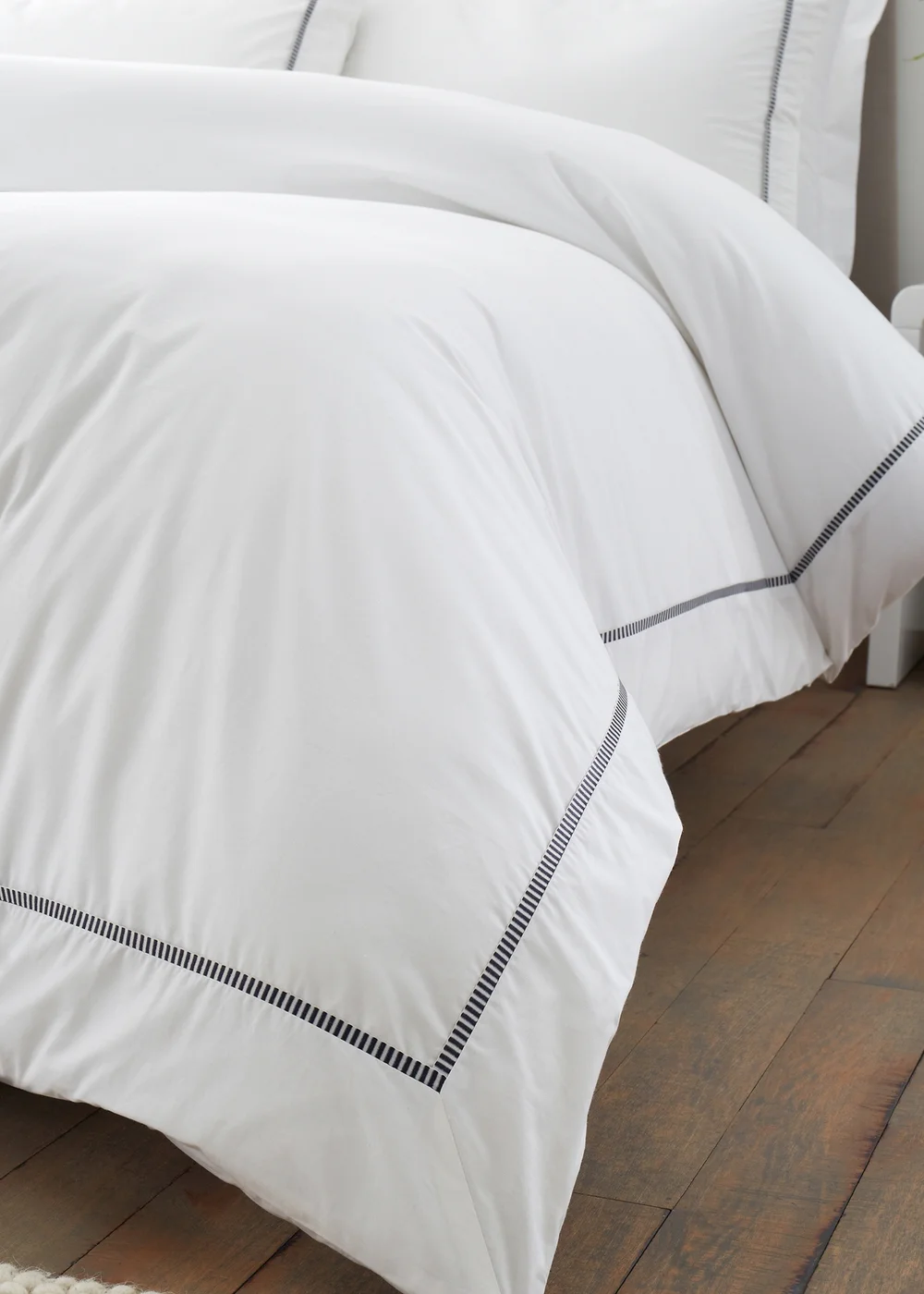 Bianca Fine Linens Contrast Trim 200 Thread Count Cotton Duvet Cover Set Black - Single Image 4