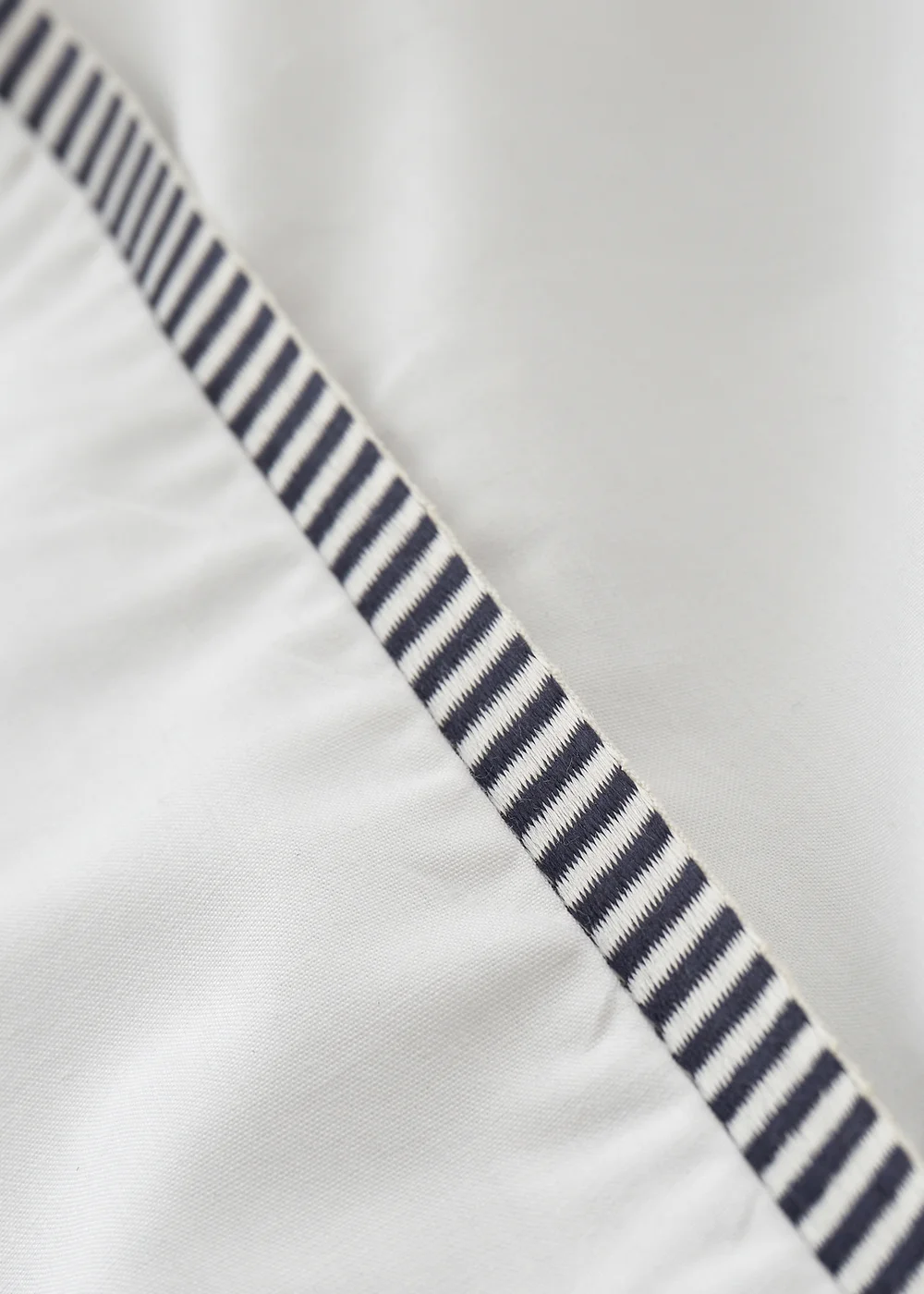 Bianca Fine Linens Contrast Trim 200 Thread Count Cotton Duvet Cover Set Black - Single Image 5