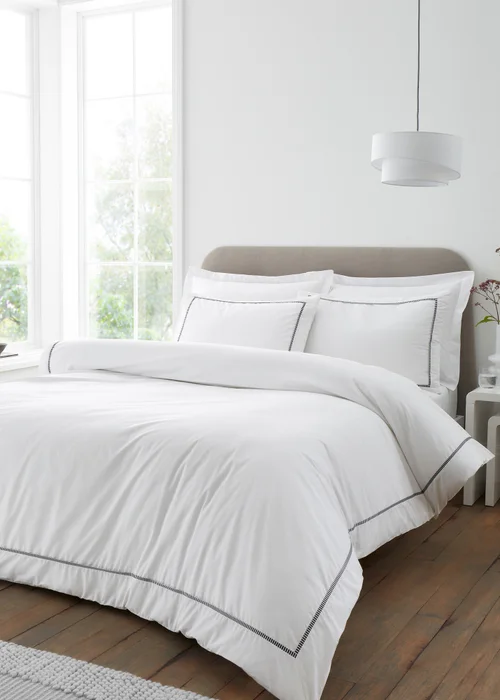 Bianca Fine Linens Contrast Trim 200 Thread Count Cotton Duvet Cover Set Black - Single Image 1