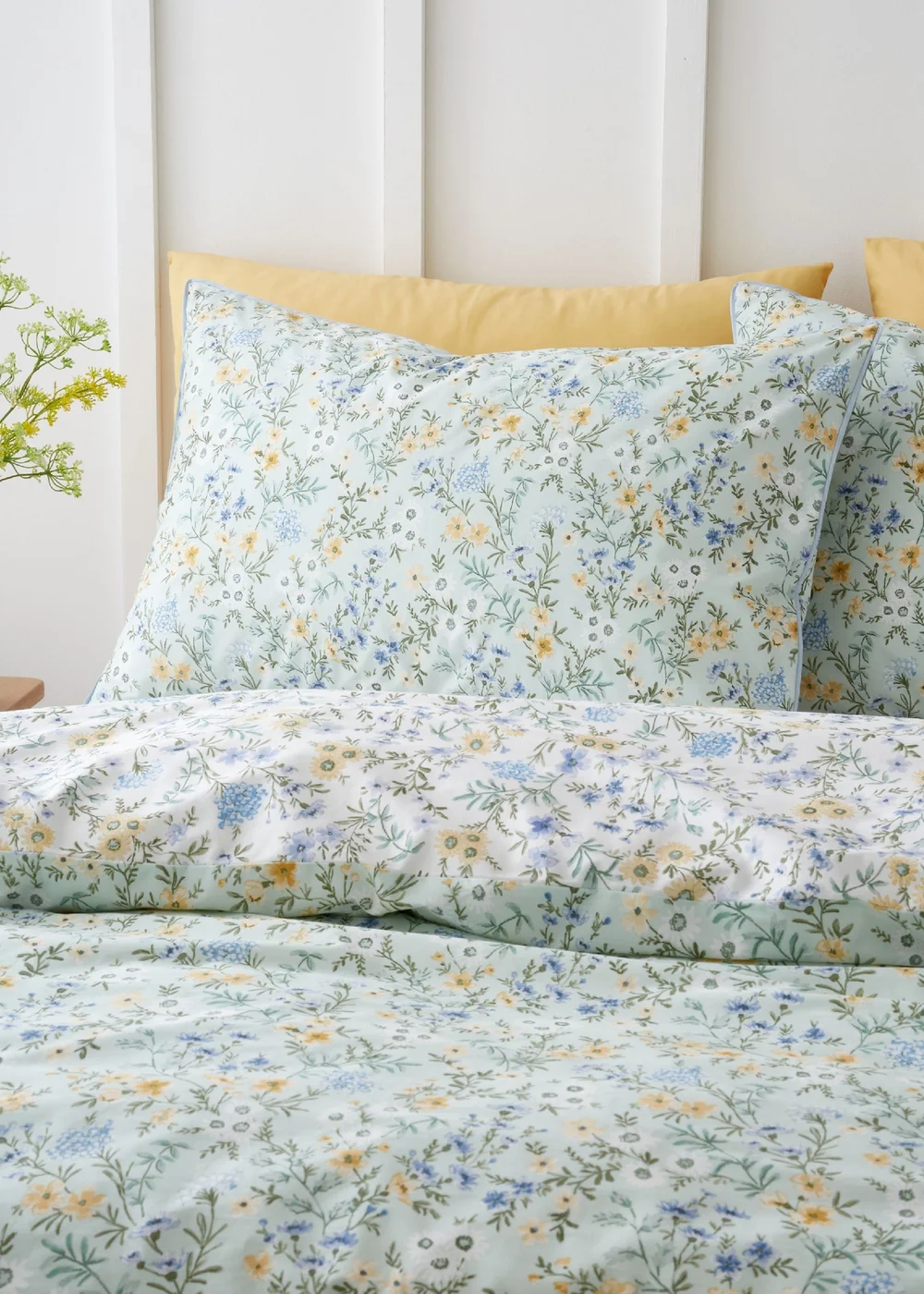 Bianca Fine Linens Ditsy Floral 200 Thread Count Cotton Reversible Duvet Cover Set Green - Single Image 3