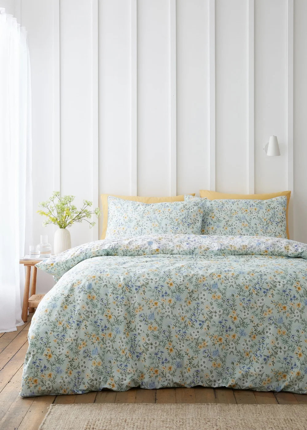 Bianca Fine Linens Ditsy Floral 200 Thread Count Cotton Reversible Duvet Cover Set Green - Single Image 1
