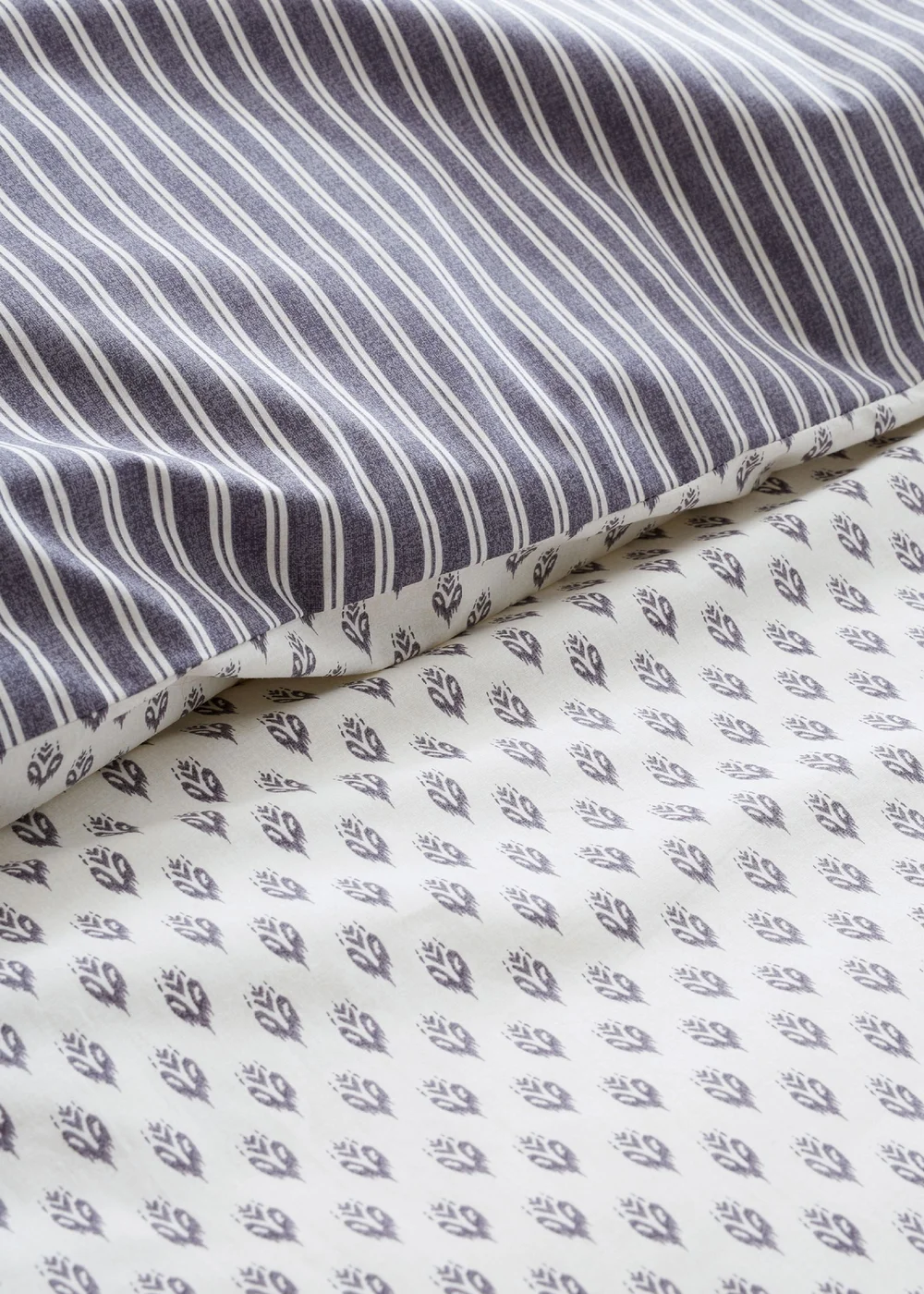 Bianca Fine Linens Amelie 200 Thread Count Cotton Reversible Duvet Cover Set Blue - Double Image 5