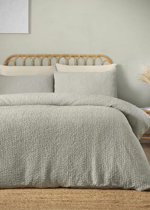 Catherine Lansfield Crinkle Seersucker Duvet Cover Set Green - Single Image 1