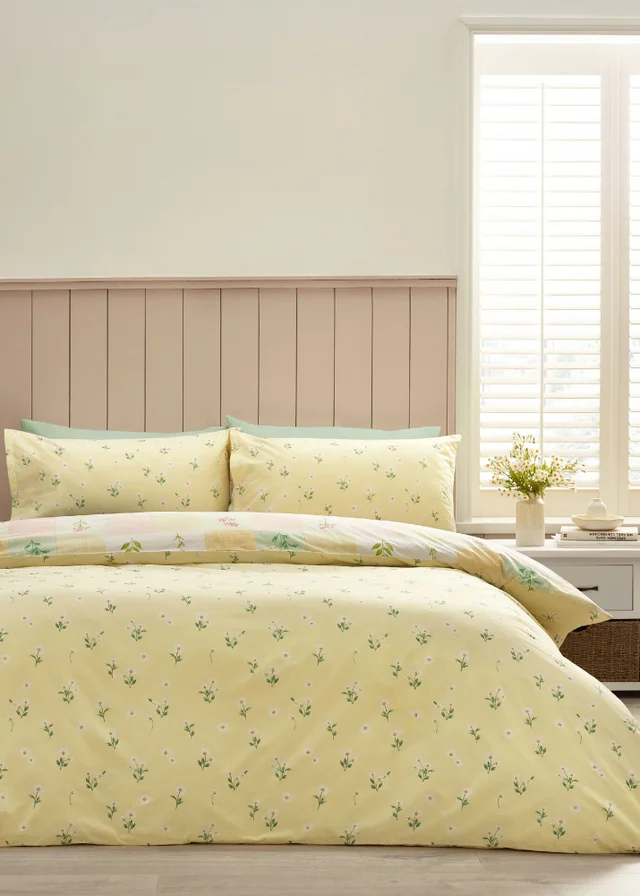 Catherine Lansfield Daisy Patchwork Reversible Duvet Cover Set Yellow