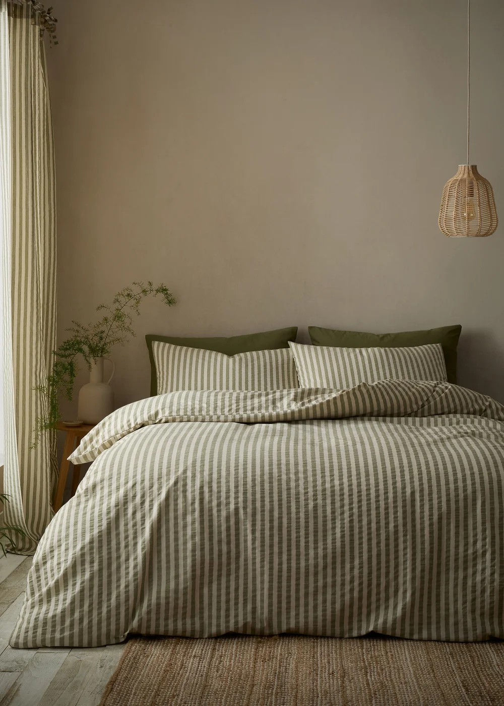 Pineapple Elephant Cotton Rich Woven Stripe Duvet Cover Set Green - King Image 1