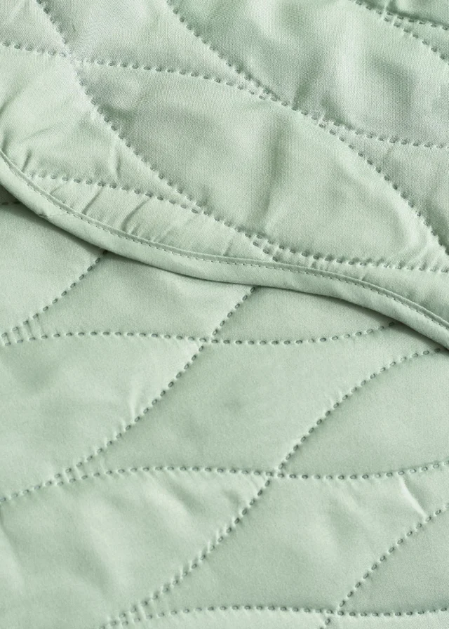 Catherine Lansfield Scallop Waves Quilted 240x260cm Bedspread Green