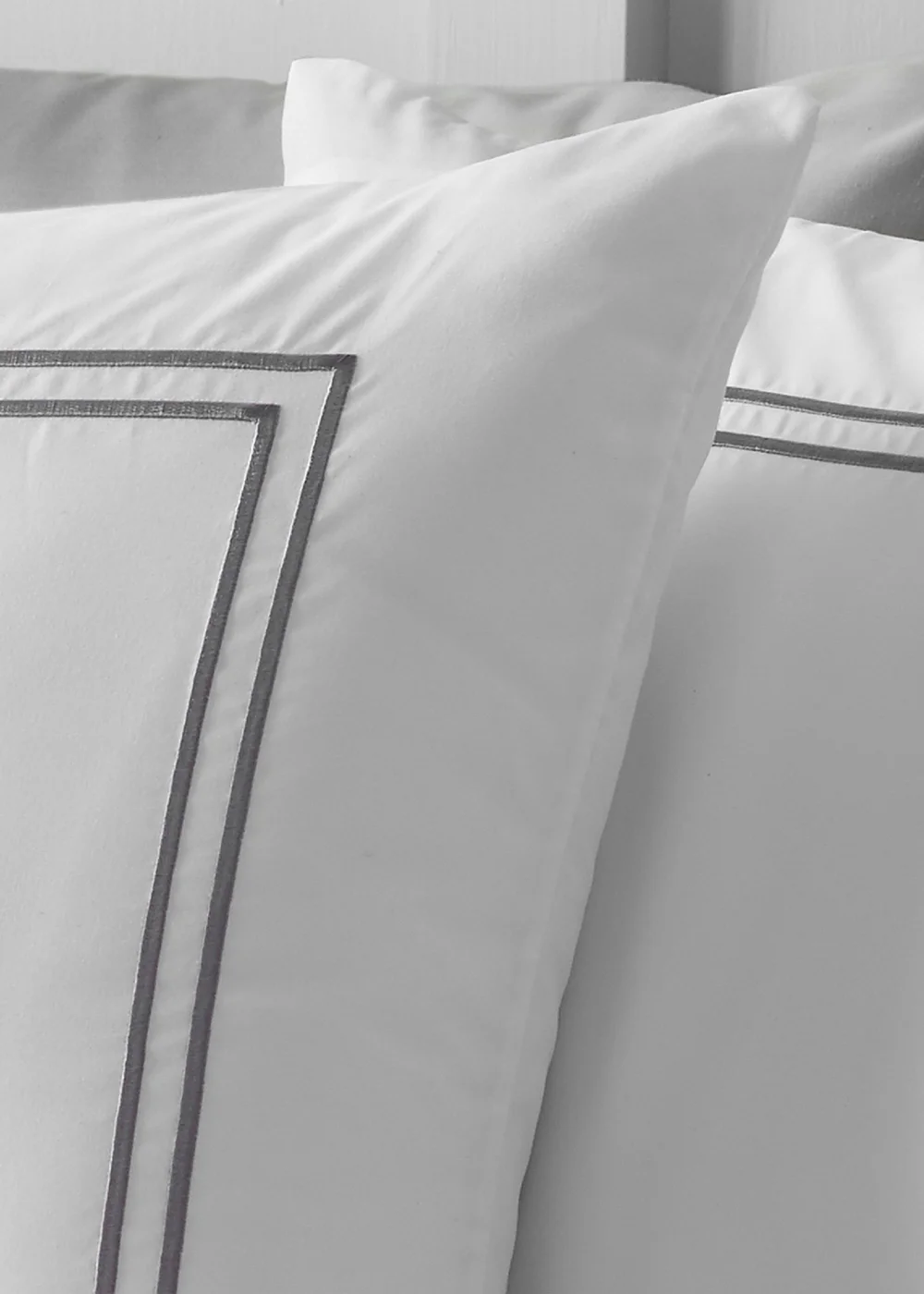 Catherine Lansfield So Soft Mono Satin Stitch Duvet Cover Set Silver - Single Image 3