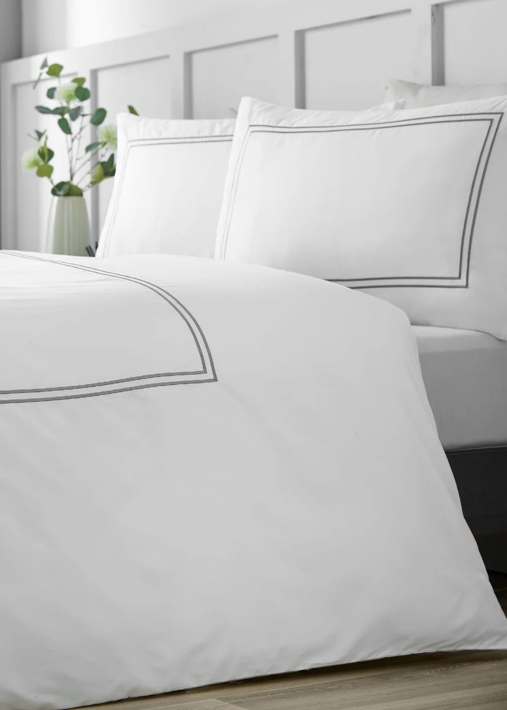 Catherine Lansfield So Soft Mono Satin Stitch Duvet Cover Set Silver - Single Image 4