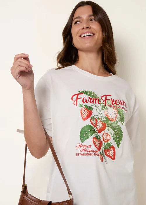 Blue Vanilla Ivory Strawberry Graphic Print Crew-Neck T-shirt - M/L Image 3