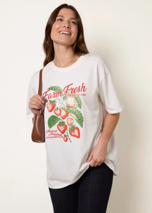 Blue Vanilla Ivory Strawberry Graphic Print Crew-Neck T-shirt - M/L Image 1
