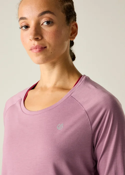 Dare 2b Dusky Orchid Nimble Long Sleeve Reflective, Anti-Bacterial T-Shirt - 12 Image 4