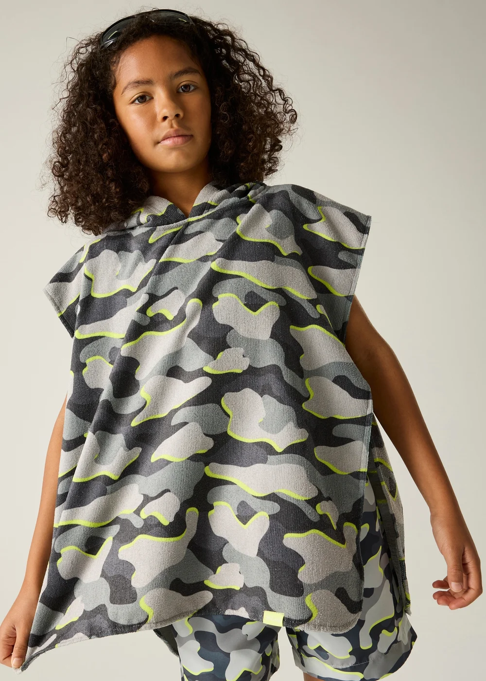 Regatta Dark Storm Camo Towel Robe (3-13 Years) - 5-9 yrs Image 1