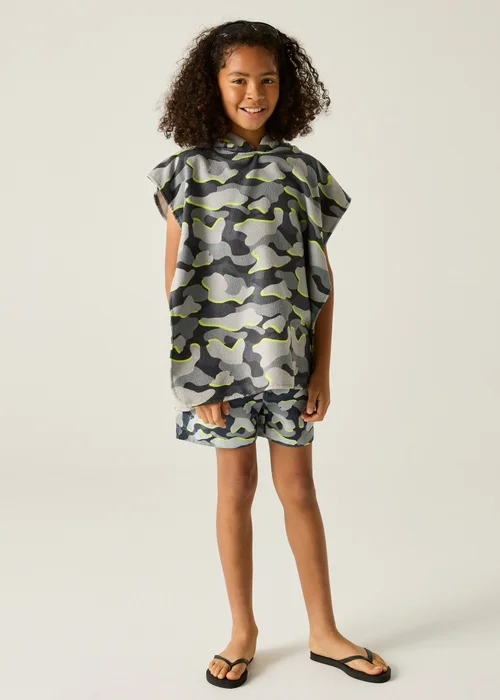 Regatta Dark Storm Camo Towel Robe (3-13 Years) - 5-9 yrs Image 3