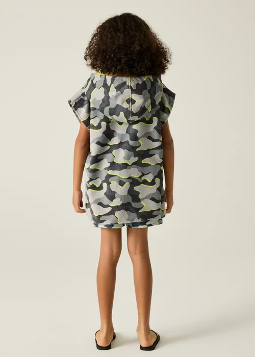 Regatta Dark Storm Camo Towel Robe (3-13 Years) - 5-9 yrs Image 2