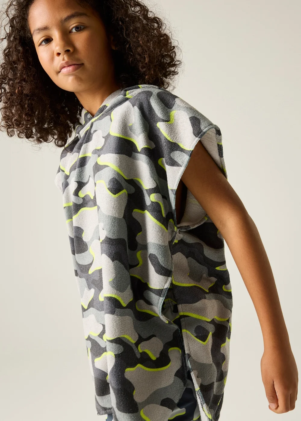 Regatta Dark Storm Camo Towel Robe (3-13 Years) - 5-9 yrs Image 6