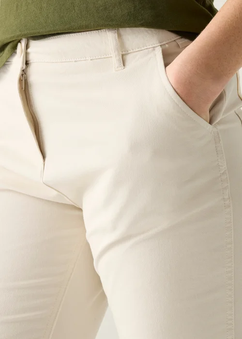 Regatta Light Vanilla Bayletta Featuring Sustainable Cotton Capri - 10 Image 5