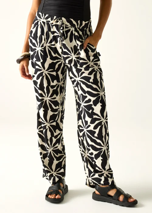 Regatta Abstract Floral Elbrie Lightweight Trousers - 18 Image 2