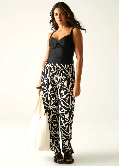Regatta Abstract Floral Elbrie Lightweight Trousers - 18 Image 4