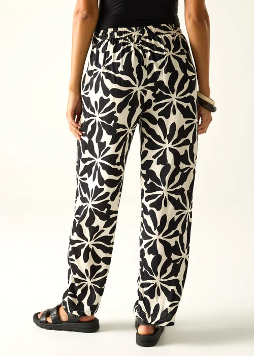 Regatta Abstract Floral Elbrie Lightweight Trousers - 18 Image 3