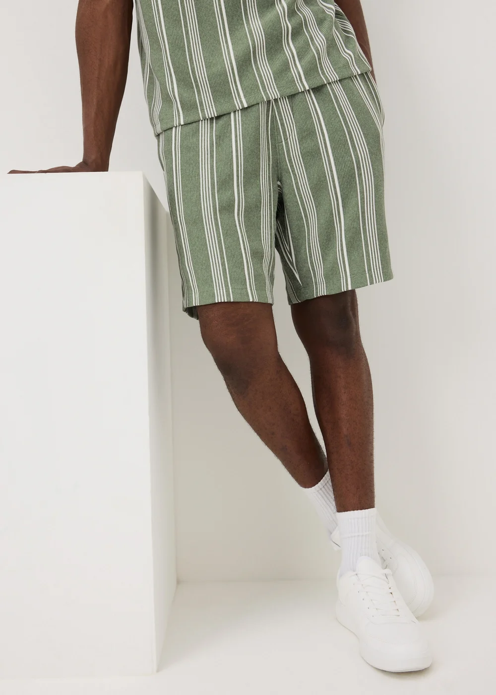 Iceberg Green Vertical Stripe Co Ord Shorts - S Image 3