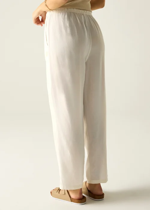 Regatta Light Vanilla Elbrie Lightweight Trousers - 18 Image 3