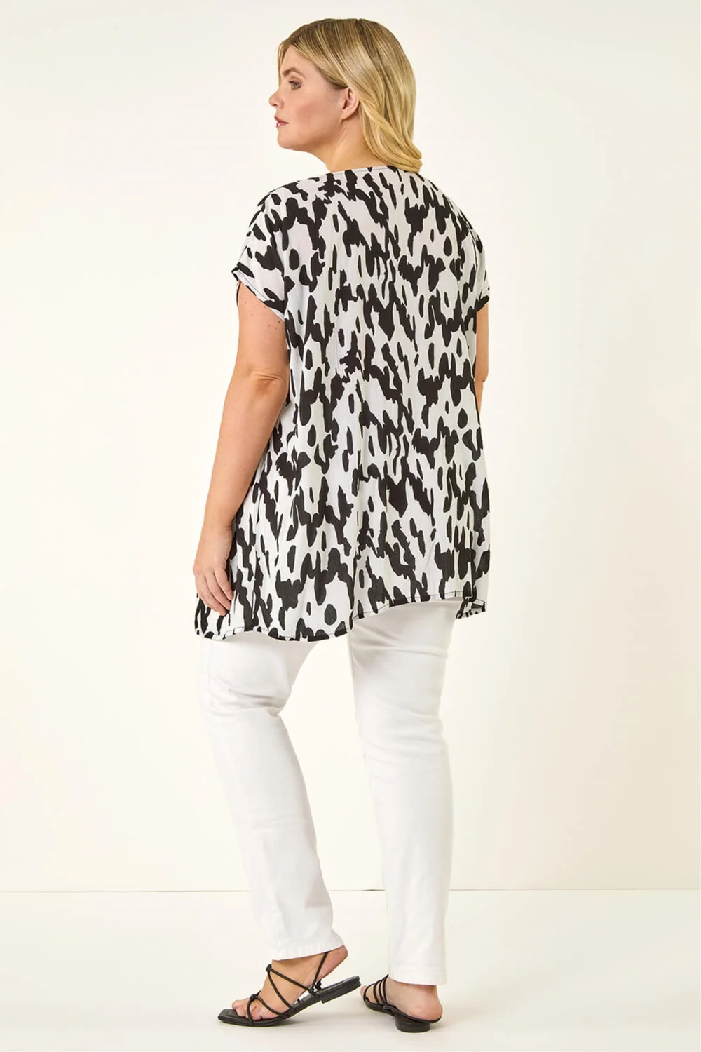 Roman Black Curve Ladder Printed Top - 18 Image 3
