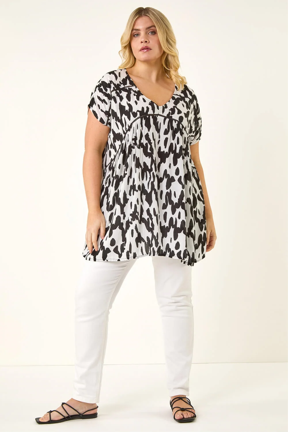 Roman Black Curve Ladder Printed Top - 18 Image 2