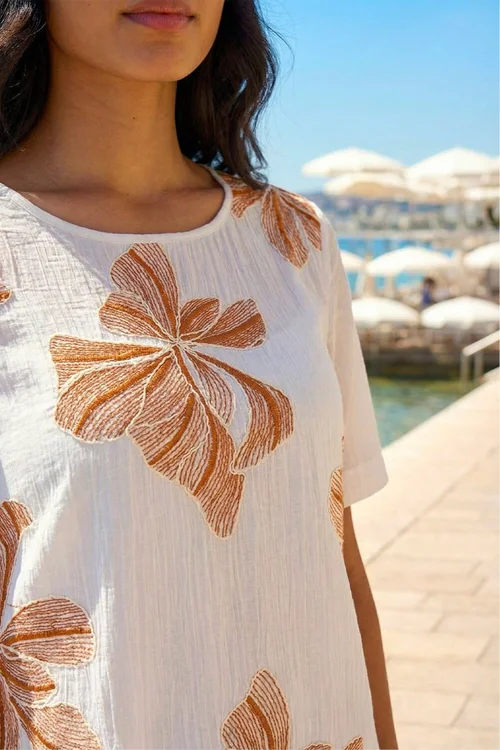 Roman Ivory Floral Embroidered Top - 18 Image 4