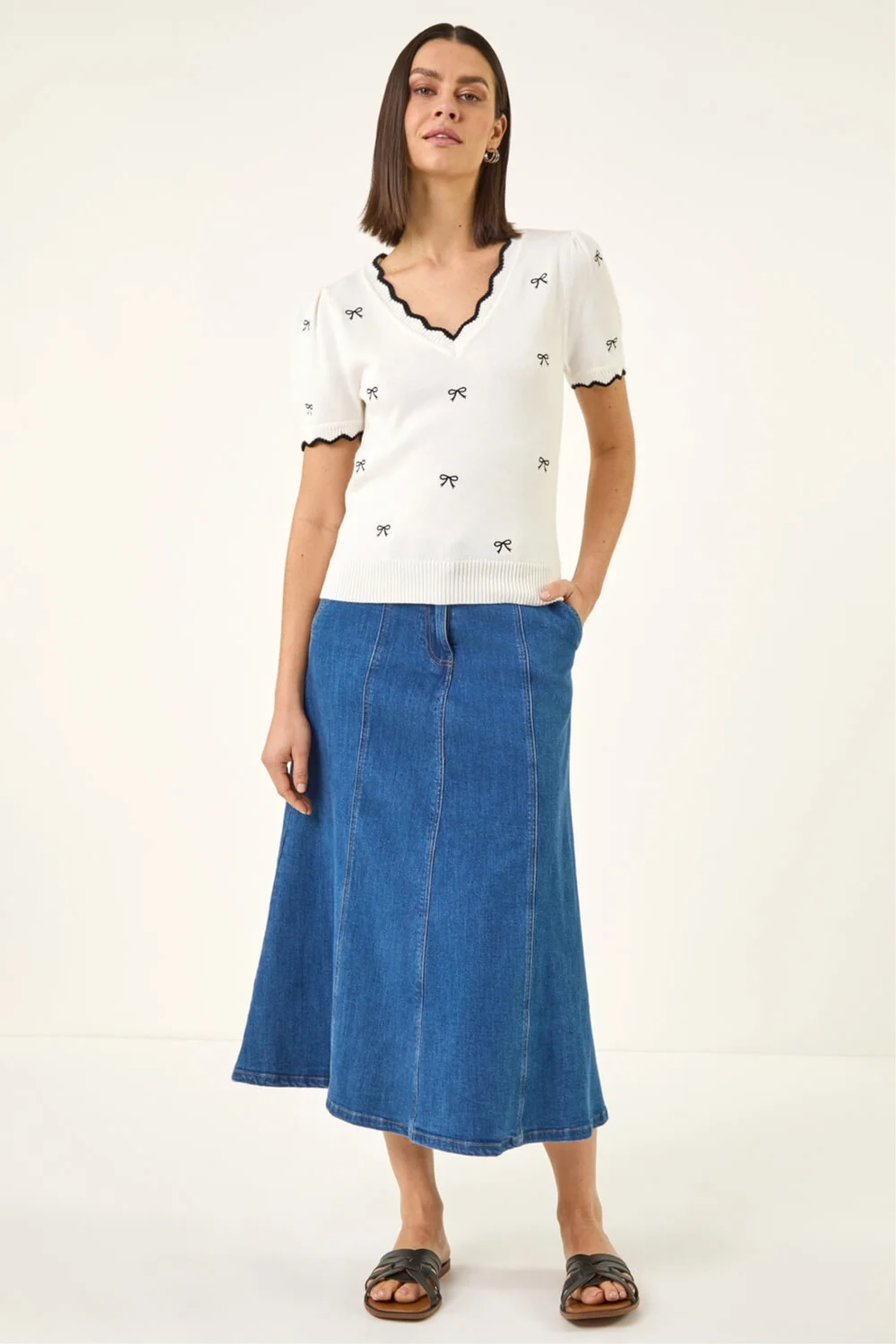 Roman Ivory Bow V-Neck Knit Top - 16 Image 1